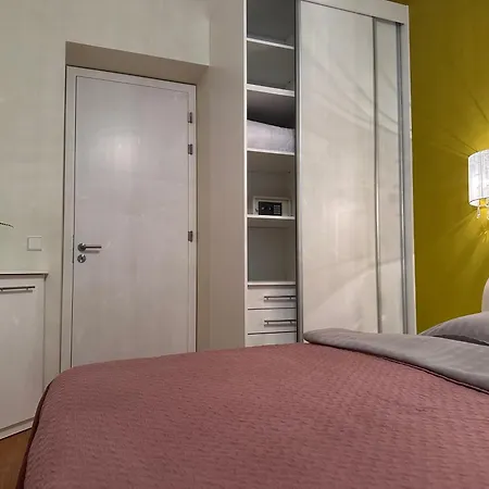 Apartment Center 2 *